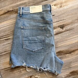 American Eagle Highest Rise 90s Boyfriend Shorts Cut Off Frayed Light Wash 14